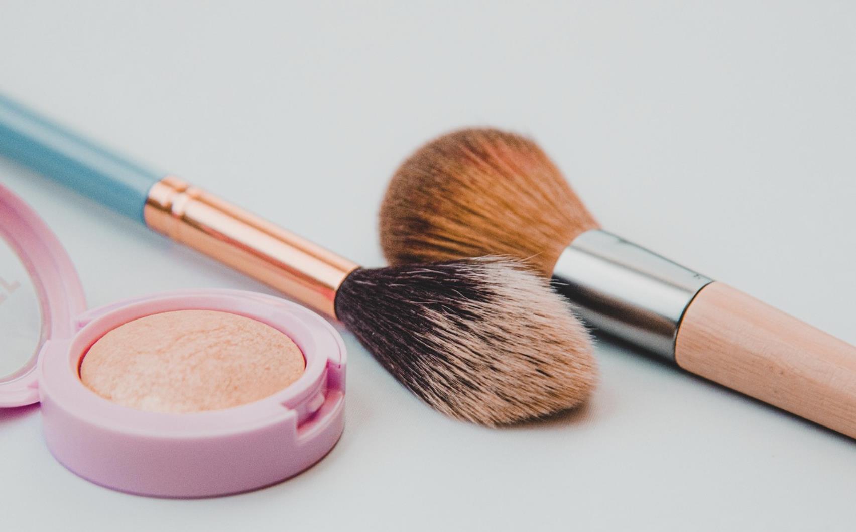 23岁女生第一次见面送什么好