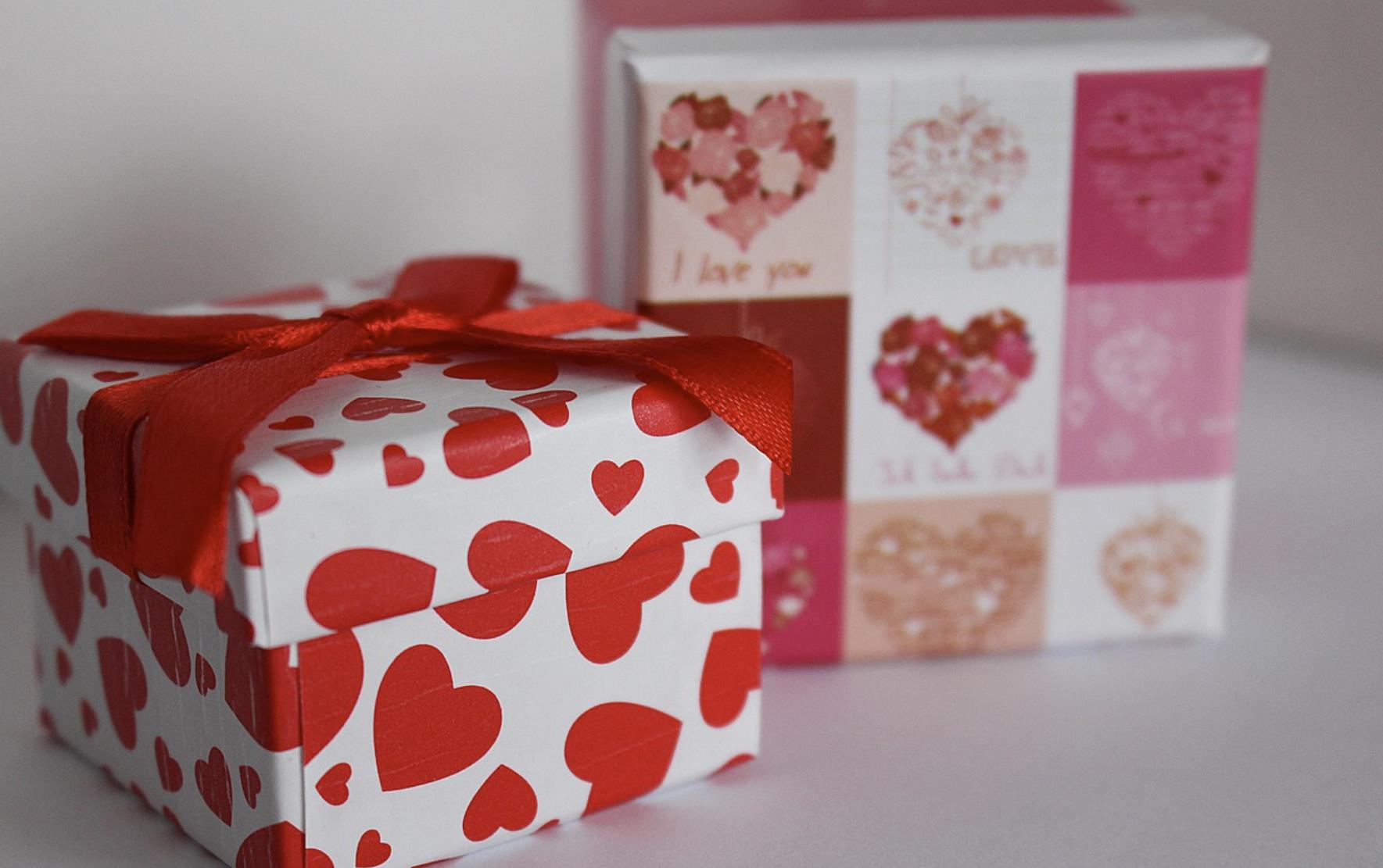 23岁女生第一次见面送什么好