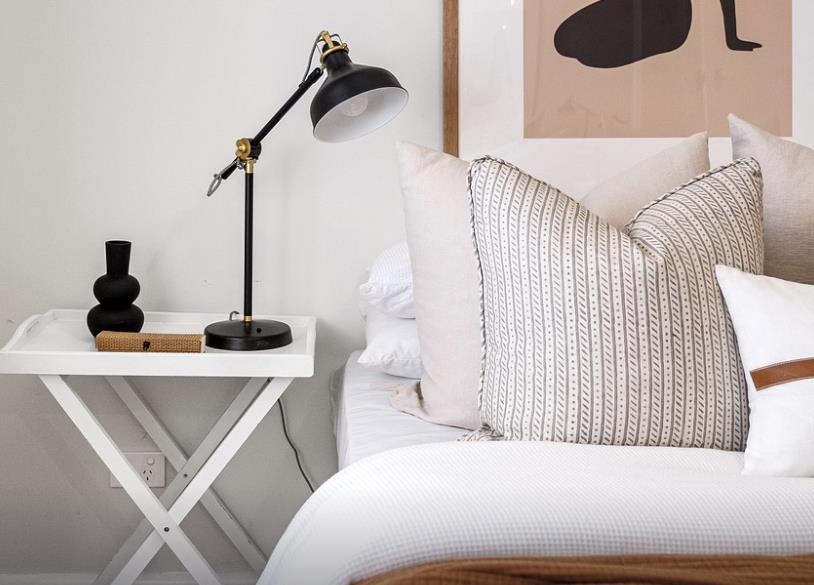 夫妻的床上能放三个枕头吗