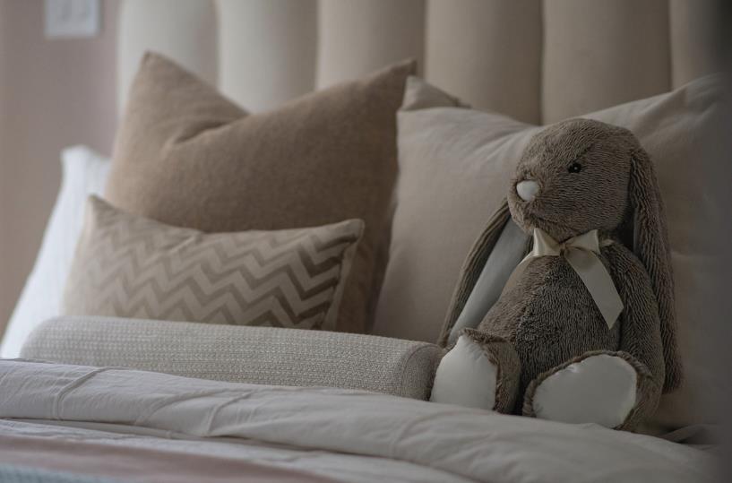 夫妻的床上能放三个枕头吗