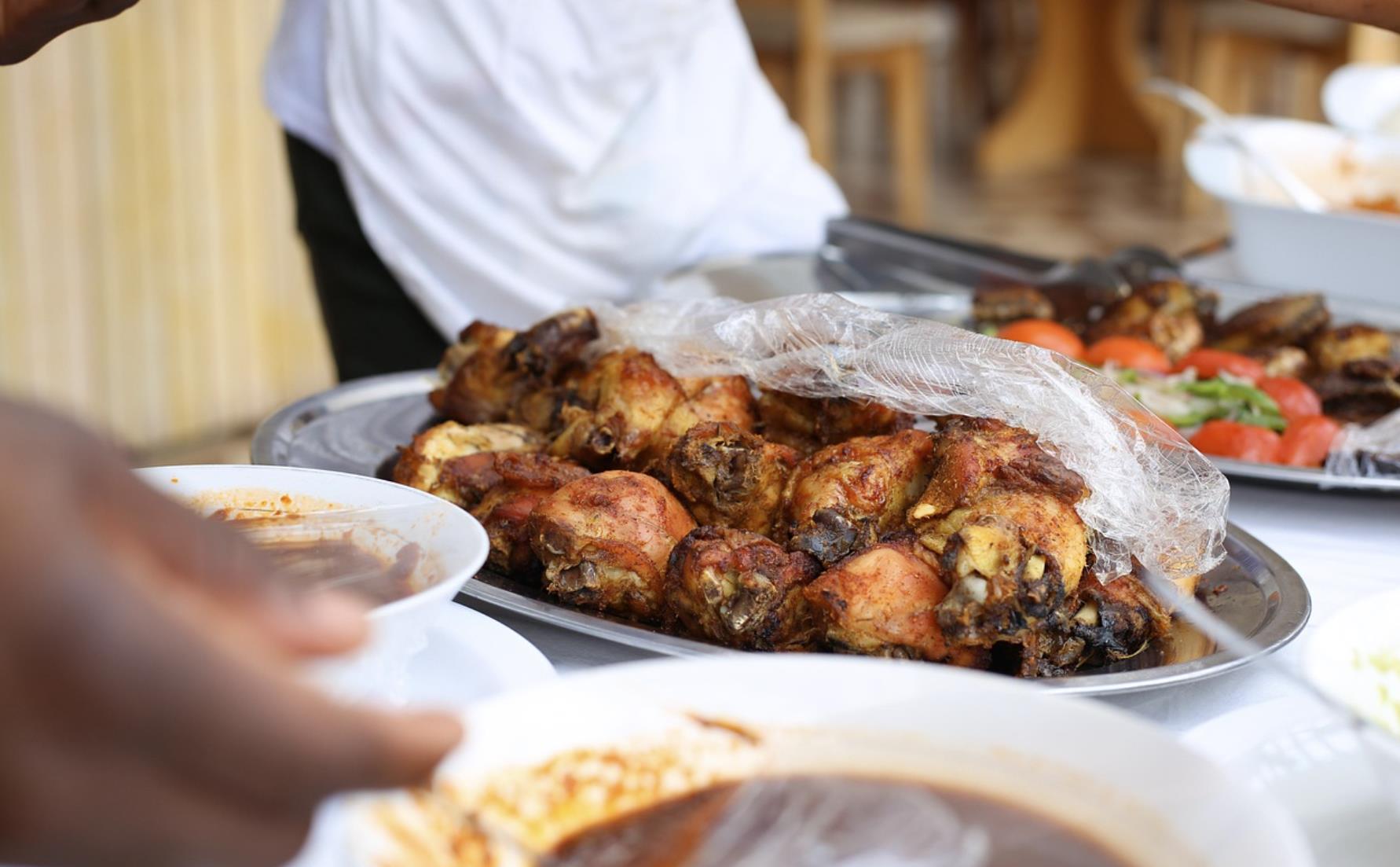 给相亲对象夹鸡屁股什么意思，夹鸡屁股给女方是什么意思