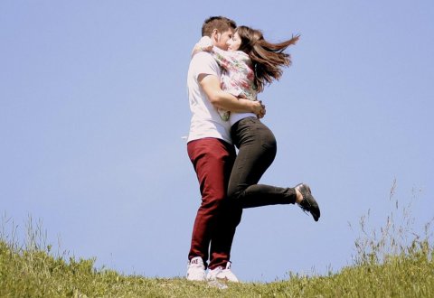 亲吻图片拥抱唯美动图